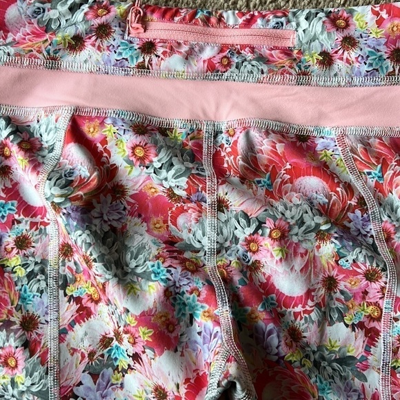 Lululemon Run Inspire Crop II Luxtreme Flowabunga Mini Multi/Bleached Coral - Picture 13 of 16